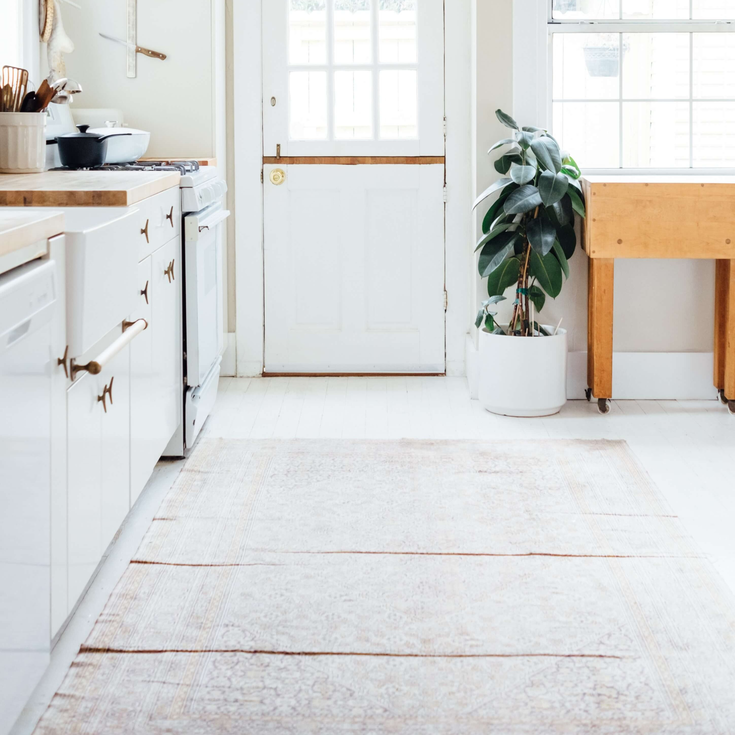 Are White Moroccan Rugs Appropriate for Your Home?