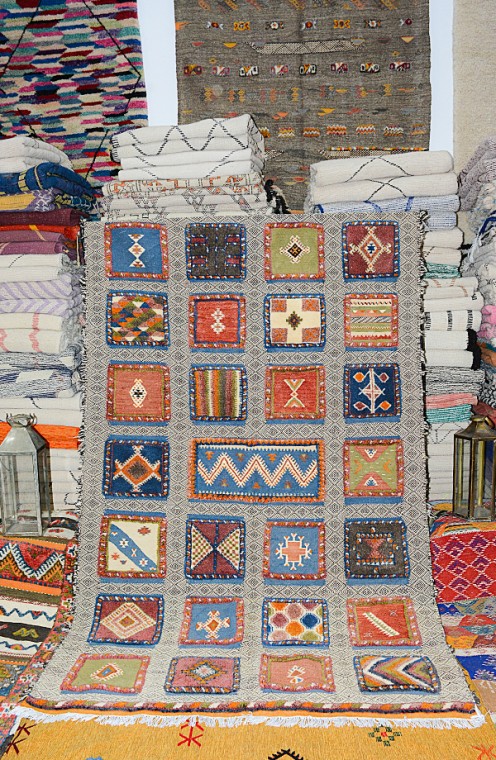 Moroccan Kilim rugs, Amazigh Symbols Rug 1055