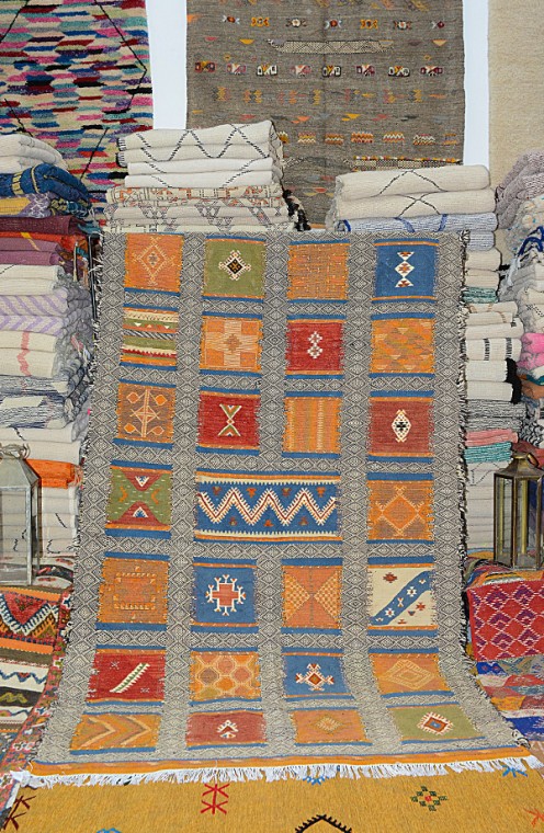 Moroccan Kilim rugs, Amazigh Symbols Rug 1055